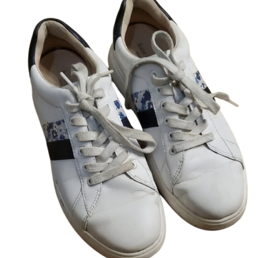Kate Spade New York Keswick 2‎ White Leather Sneaker With Blue Floral Size 9B